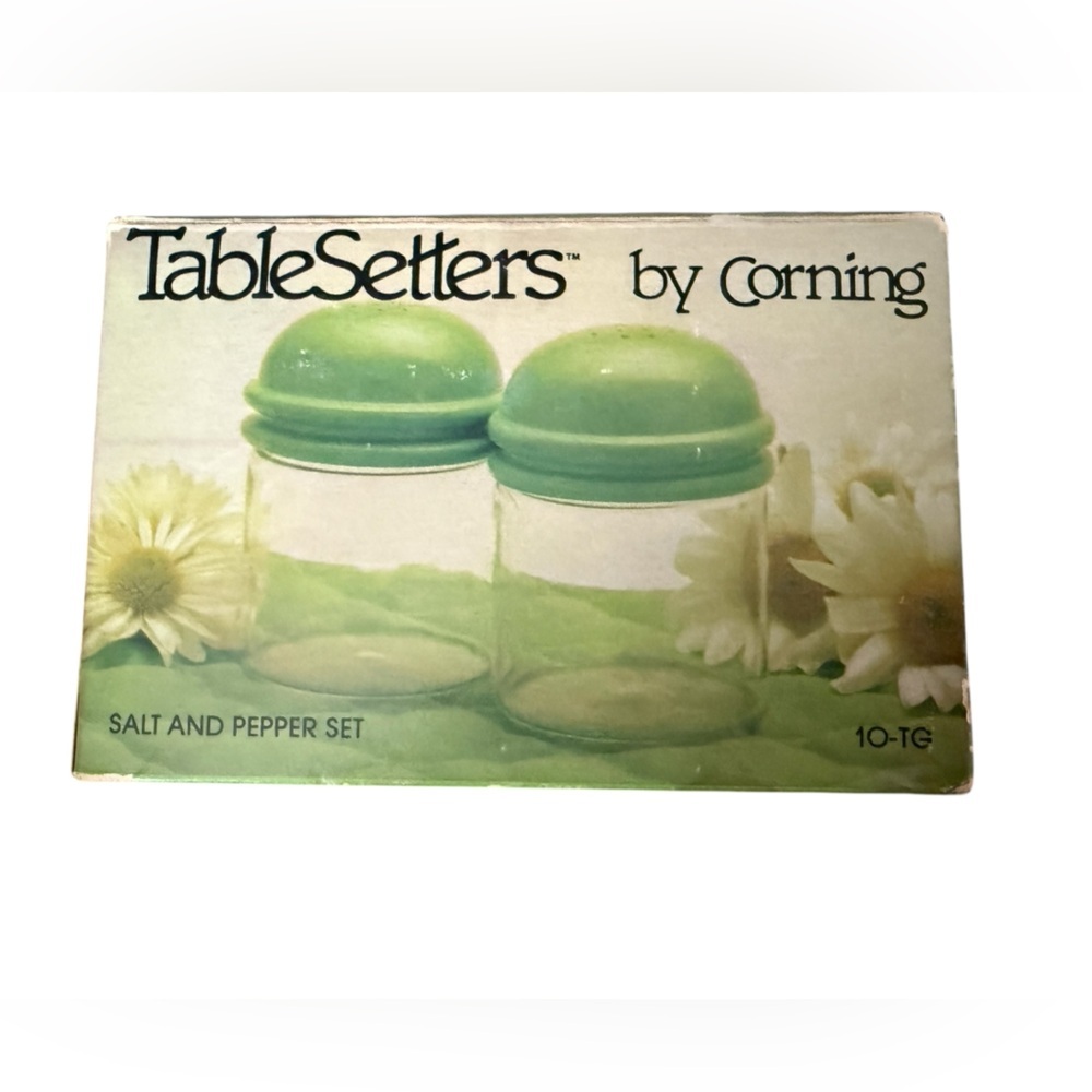 Vintage 1960s Pyrex Salt & Pepper Shakers โ Green Tops โ New in Box - Picture 11 of 14